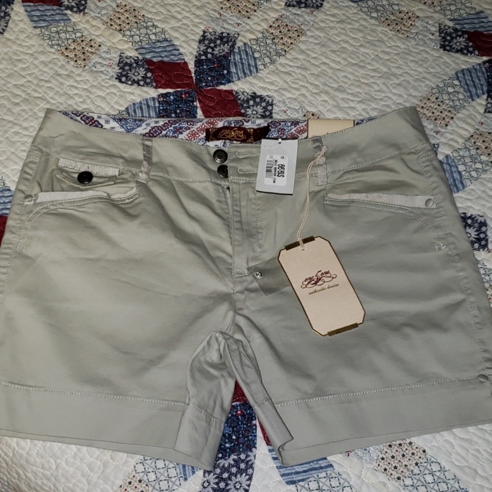 NWT womens size 10 shorts